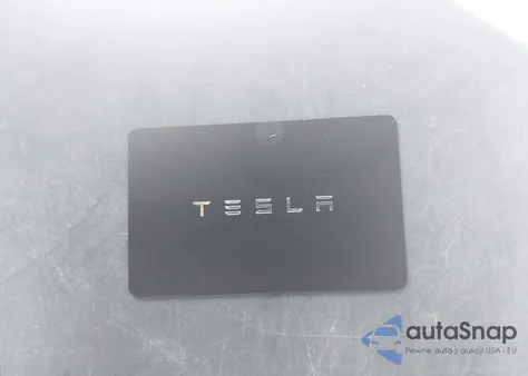 2024 Tesla Model Y Long Range Single Motor Rear-Wheel Drive/Rwd z USA, uszkodzony, nr VIN 7SAYGDED3RF093468